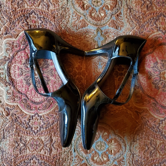 Covington Crissy Shoe - Picture 3 of 8